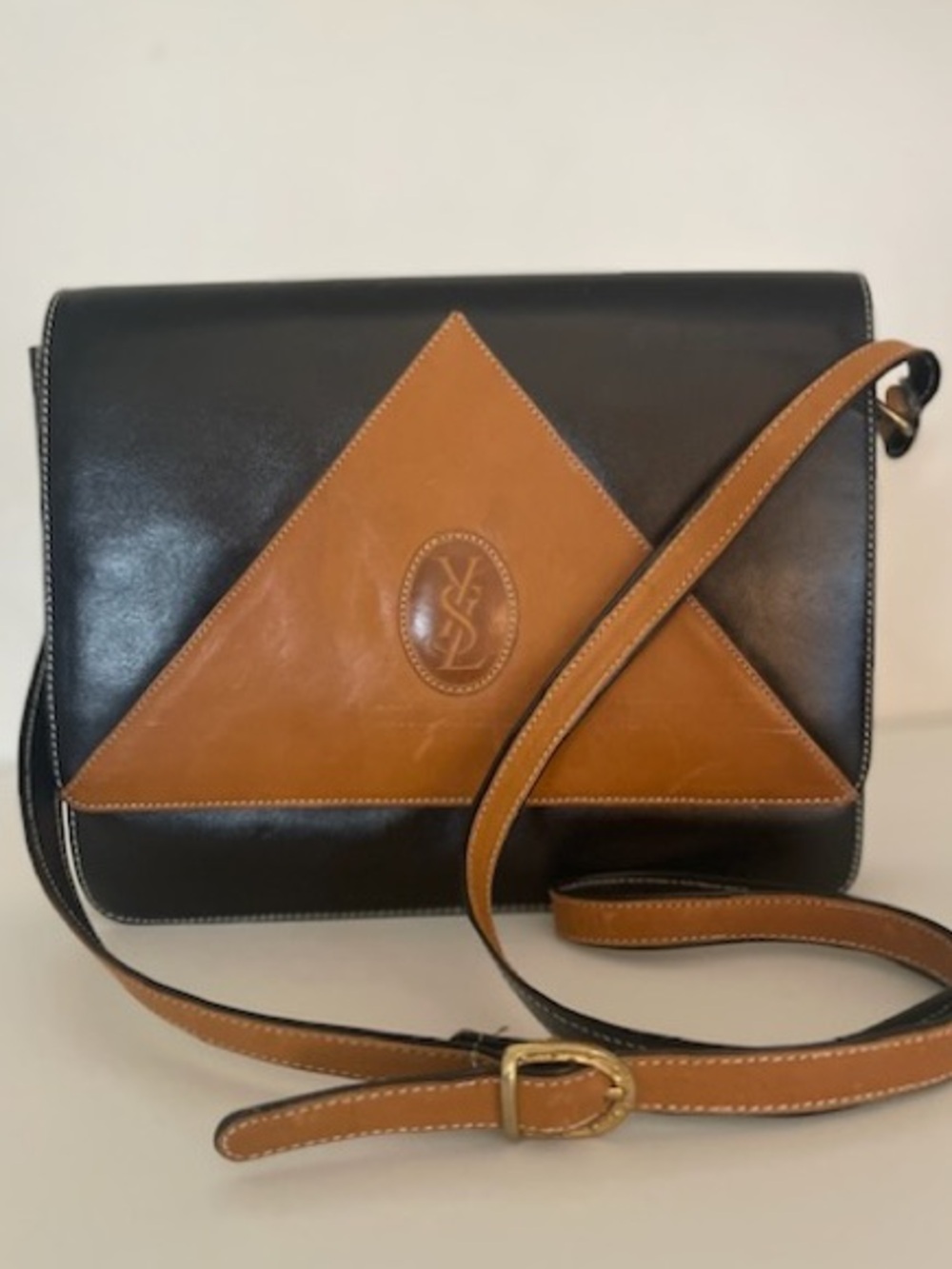 Authentic Yves Saint Laurent Vintage Leather Crossbody Quiet Luxury Classic
